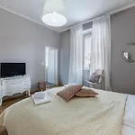 Garden With Shared Pool Apartamento Pula