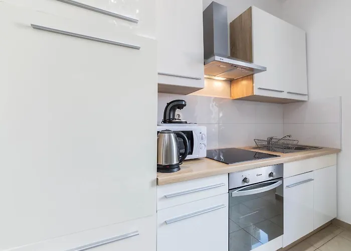 Garden With Shared Pool Apartment *