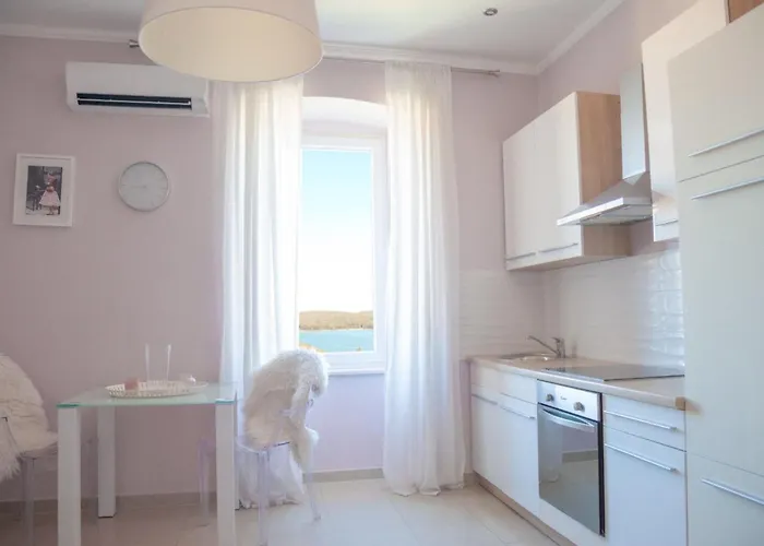 Garden With Shared Pool Apartment Pula