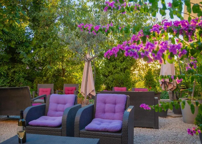 Garden With Shared Pool Διαμέρισμα *