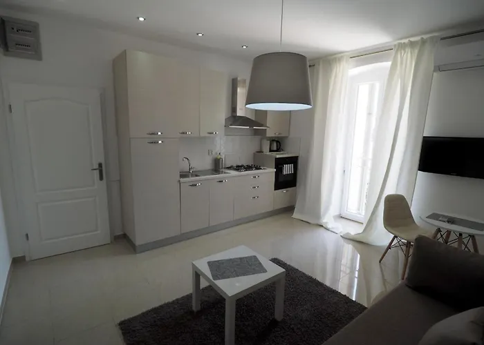 Διαμέρισμα Garden With Shared Pool Πούλα