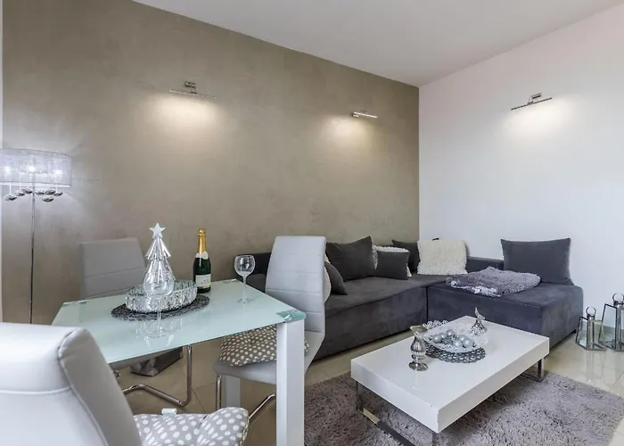 Garden With Shared Pool Διαμέρισμα *