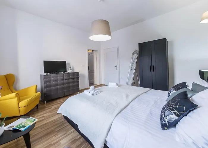 Garden With Shared Pool Διαμέρισμα