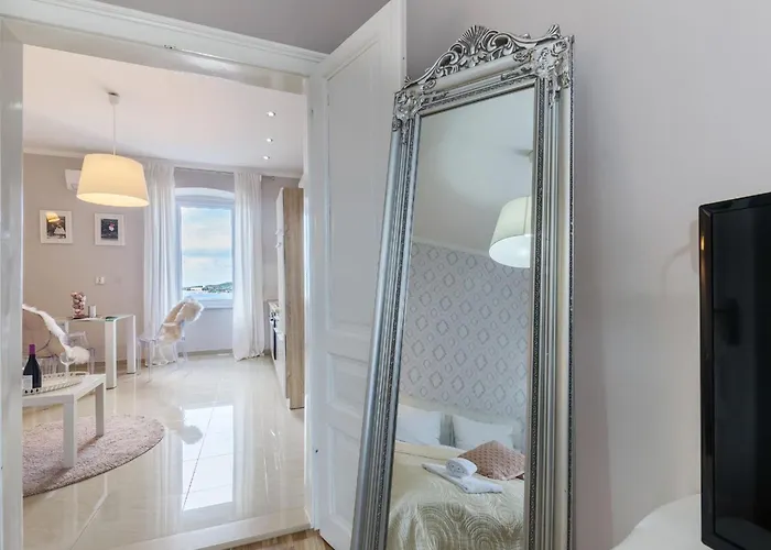 Garden With Shared Pool Διαμέρισμα