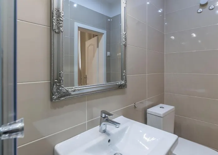 Garden With Shared Pool *