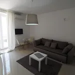 Garden With Shared Pool Appartement Pula