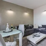 Garden With Shared Pool Appartement *